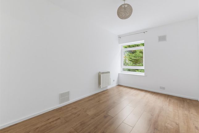 Flat 11 Falcon House, 26, Morden Road, Wimbledon photo 4