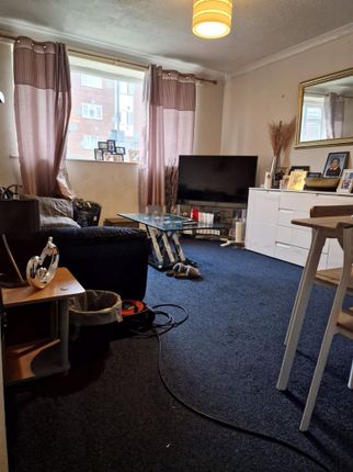 Flat for sale in The Larches, Luton