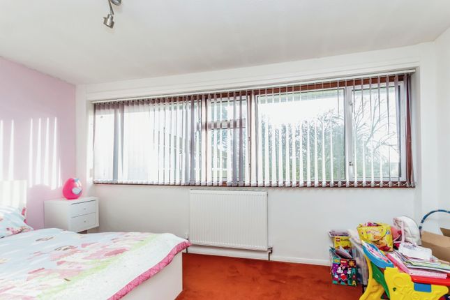 End terrace house for sale in Ryelands Close, Caterham