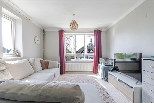 75, Manor Way, Ruislip photo 3