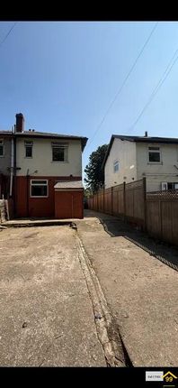 753, Leeds Road, Huddersfield photo 4