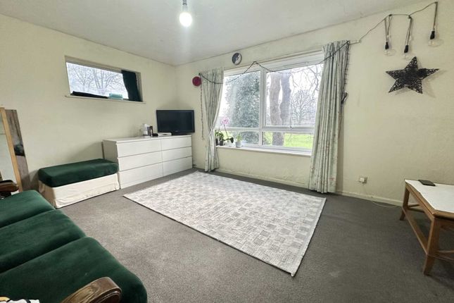 Flat for sale in Brook Street, Luton
