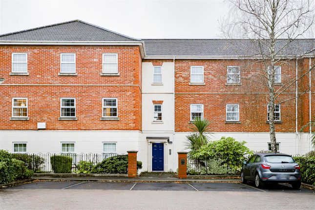 Flat to rent in Denham Wood Close, Chorley