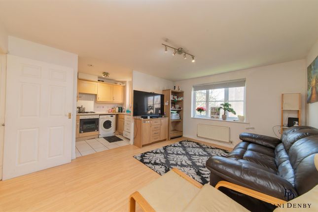 Flat 7, Downing Court, Bennington Drive, Borehamwood photo 3