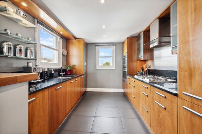 Flat for sale in Park House, Richmond Hill