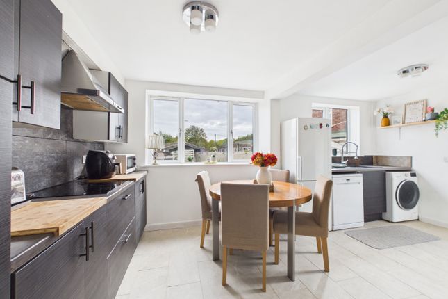 26, Lynwood Avenue, Leeds photo 2