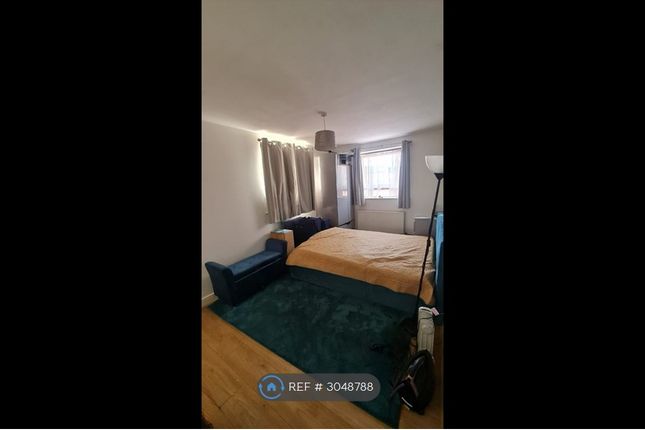 Serenity Court, Evelyn Walk, Greenhithe photo 5