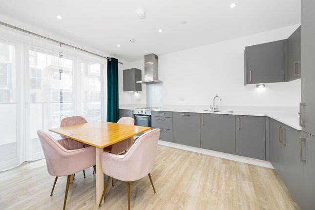 Flat for sale in Carlton Grove, Peckham, London