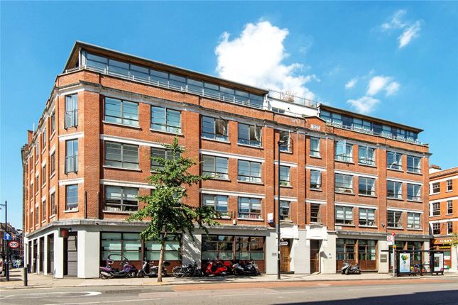 Thumbnail Flat for sale in Goswell Road, Clerkenwell