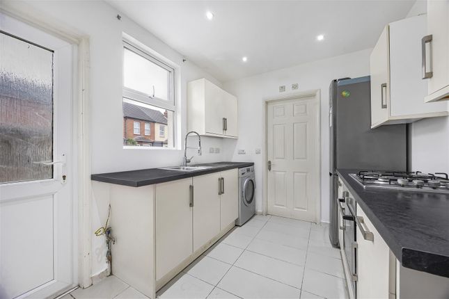 2, Briants Avenue, Reading photo 3
