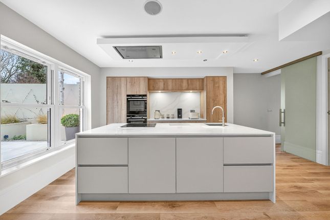 80 Parkway, Romford photo 3