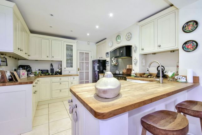 44 Chipperfield Road, Kings Langley photo 3