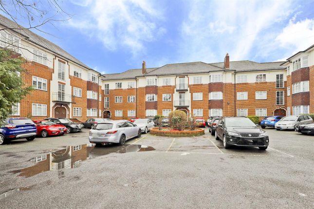 Flat for sale in Nugents Court, St. Thomas Drive, Pinner