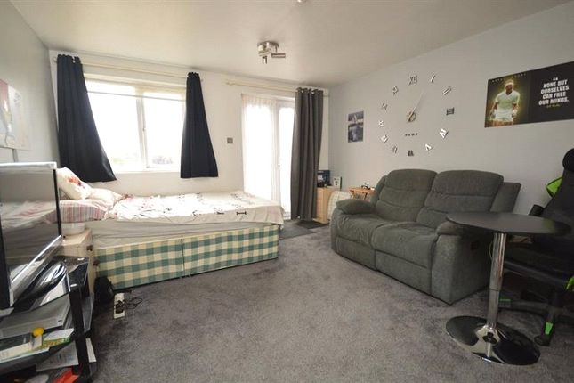Flat 173, Mountbatten Court, Mountb,, Braintree, Essex photo 2