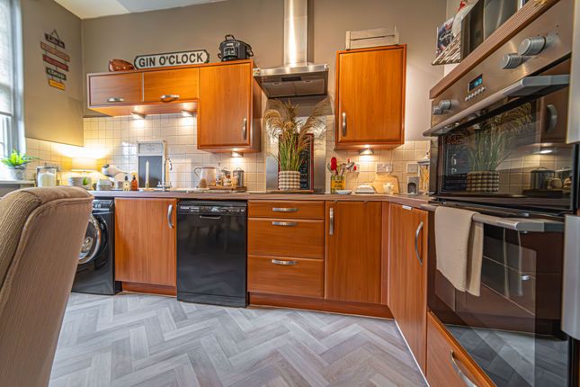 30 Sarno Square, Abergavenny photo 3