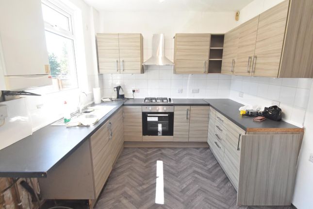 2, Poplar Avenue, Bury photo 4