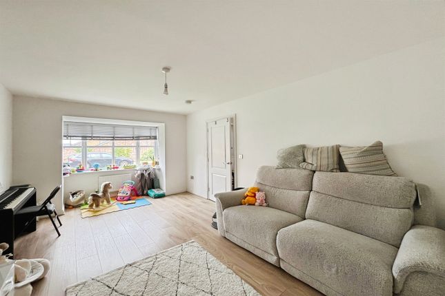 17, Meadowgrass Gardens, Worsley, Manchester photo 4