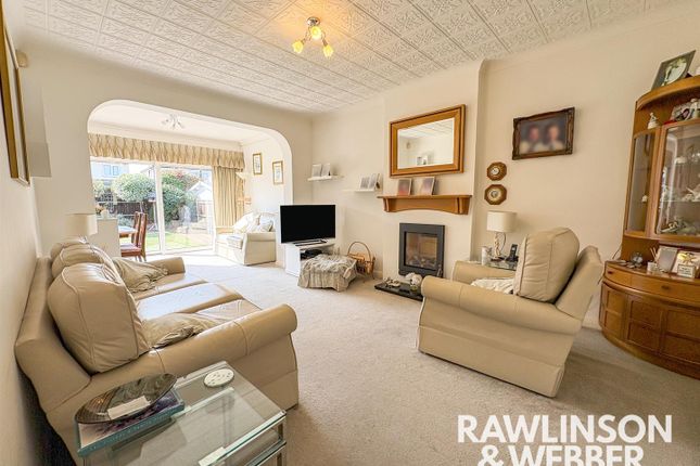 Third Close, West Molesey photo 2
