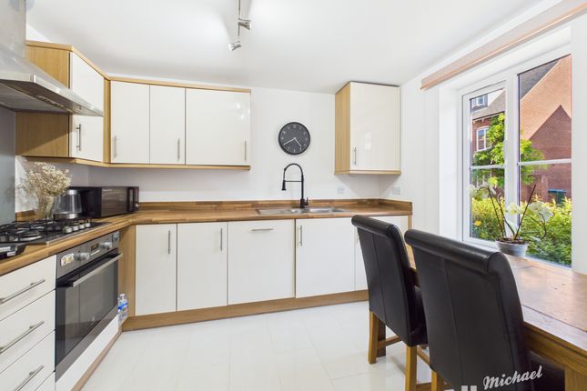 100 Prince Rupert Drive, Aylesbury photo 2
