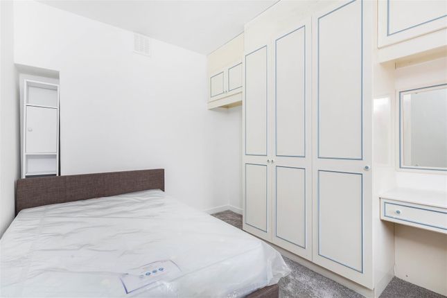Flat to rent in Tothill House, Page Street, Westminster, London