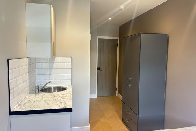 Flat 1, Unit 1, 96 Torrington Drive, Potters Bar photo 3
