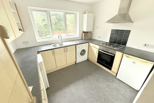 23 Holmbridge Gardens, Enfield photo 2