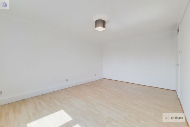 146, Gurney Close, Barking photo 4