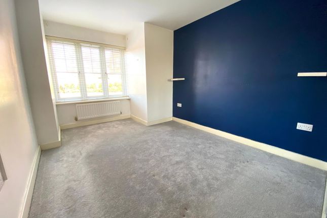 2, Millpond Lane, Horsham photo 4