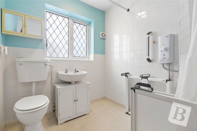 5, Tennyson Road, Harold Hill photo 4