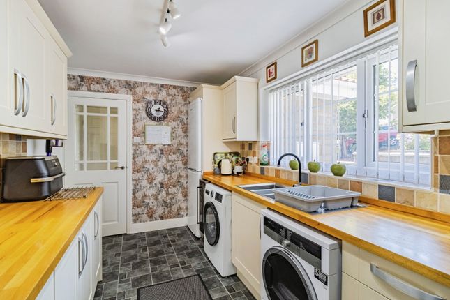 50, Tor Gardens, Newton Abbot photo 4