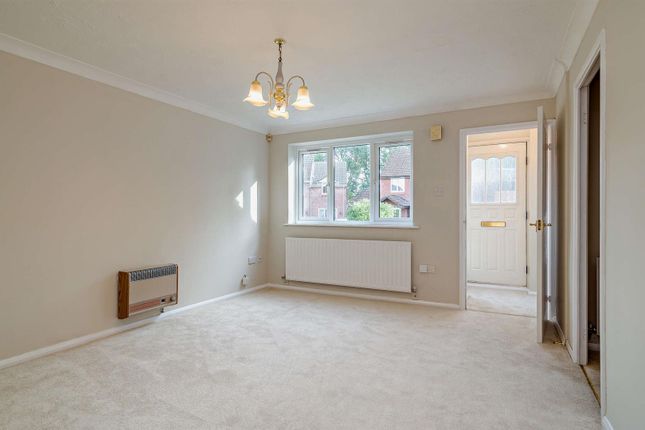 11, Freesia Close, Warminster photo 4