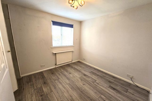 22, Strouds Close, Romford photo 4