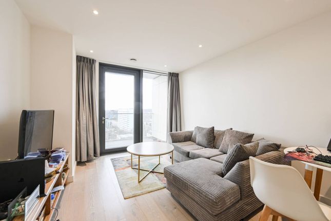 Flat for sale in City North Place, Finsbury Park, London