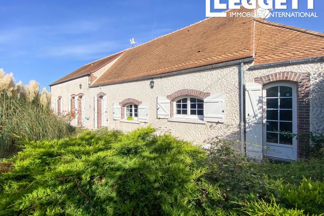 Thumbnail Villa for sale in Bazoches-Sur-Le-Betz, Loiret, Centre-Val De Loire