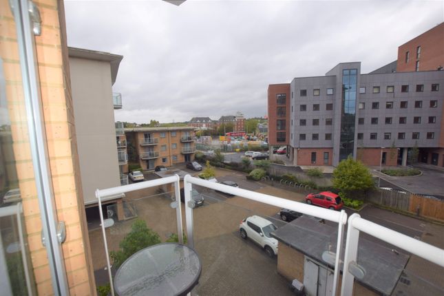 Flat to rent in Caelum Drive, Colchester