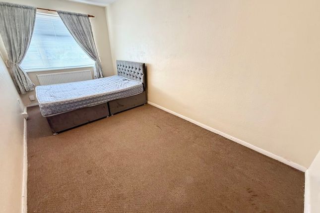 63b, Lowther Road, Dunstable photo 2