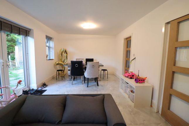 32 Haston Lee Avenue, Blackburn photo 5