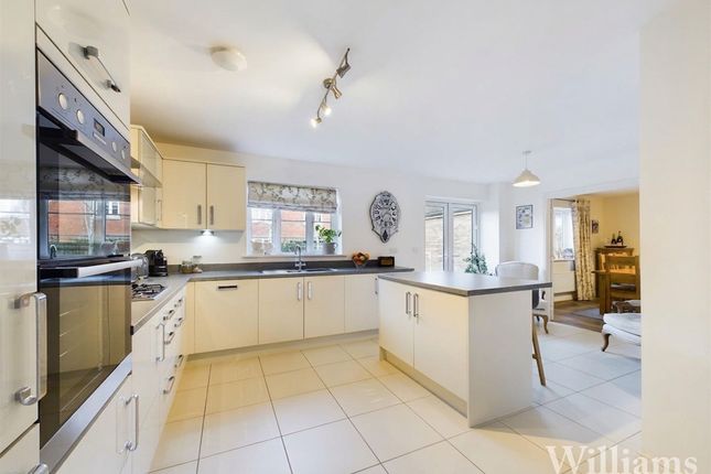 7 Cotts Field, Aylesbury photo 2