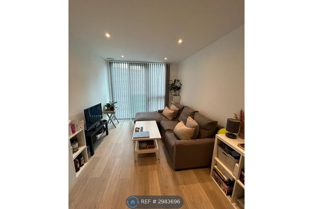 1-bed flat on Flat 37 Pinnacle Apartments, 11 Saffron Central Square, Croydon, Surrey, CR0 2GE, £1,650/mo