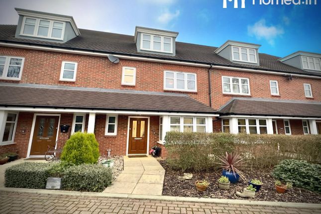11, Kennard Crescent, Horsham photo 2