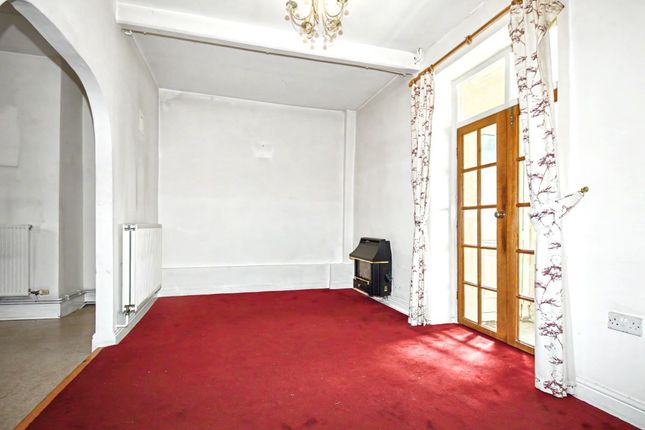 106, Walkley Lane, Heckmondwike photo 4