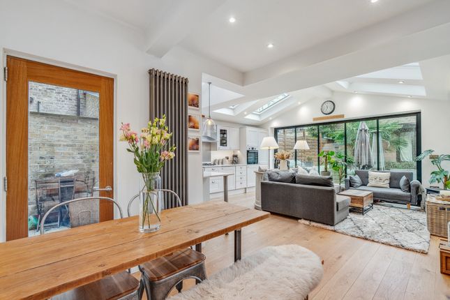 Thumbnail Flat for sale in East Hill, Wandsworth