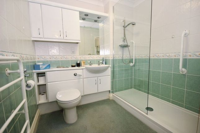 Mildred Court, Croydon CR0, 2 bedroom Parasol Heater in CR0 Croydon for £60