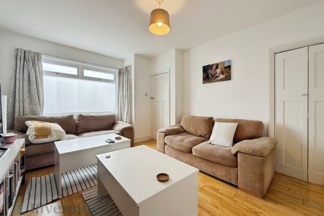 29, Aston Road, Hull photo 2