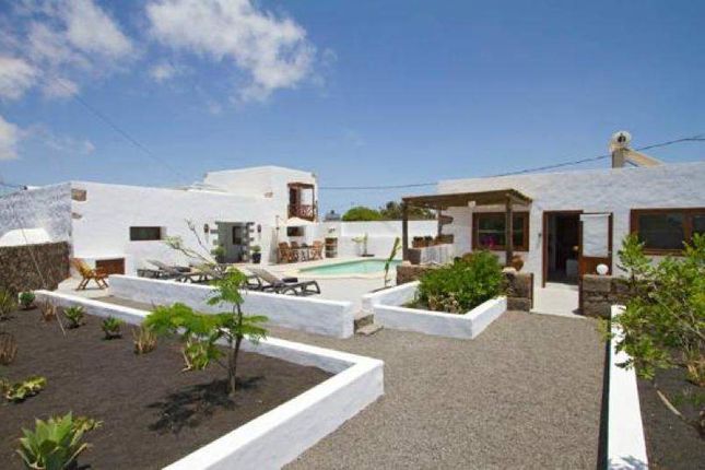 Thumbnail Commercial property for sale in Tinajo, Canary Islands, Spain