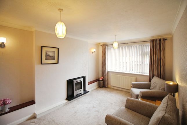 10, Redhill Crescent, Wakefield photo 4