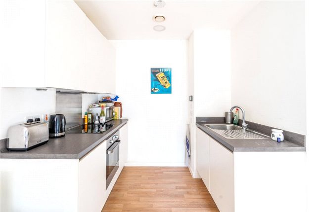 Flat 17, 22, Mountearl Gardens, London photo 3