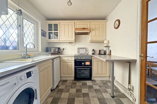 8, Lanelay Park, Pontyclun photo 4