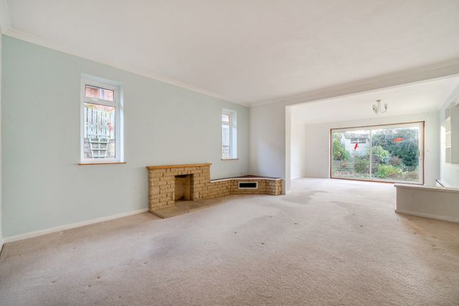 12, Broomwood Way, Farnham photo 2