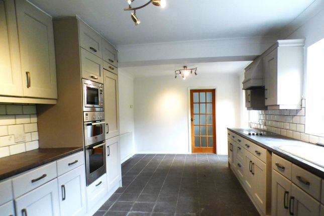 Keswick Road, Leatherhead photo 3